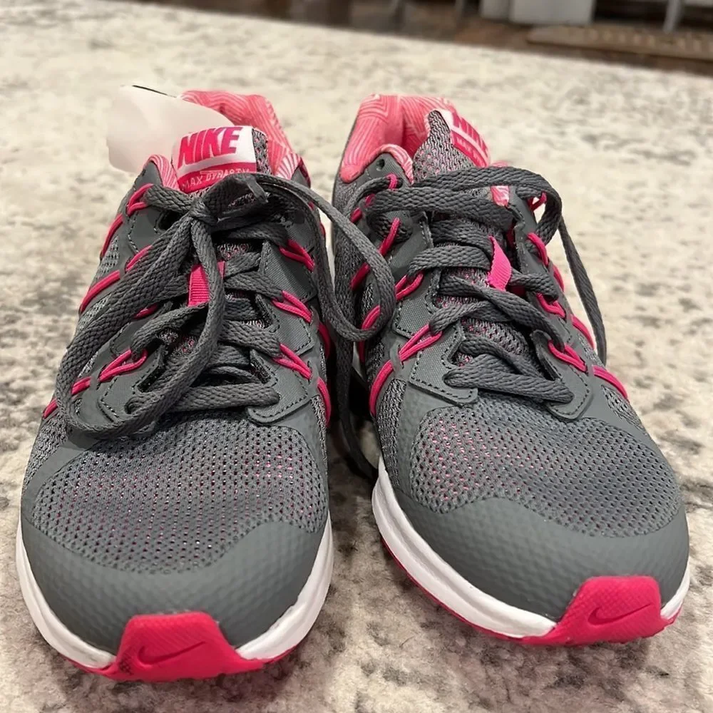 Nike Max Dynasty Women’s Running Shoes Size 6.5 worn once grey and pink Like new